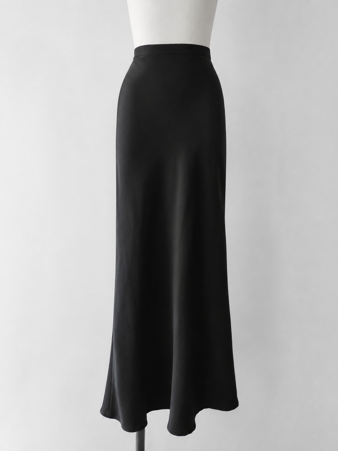Lulà | Satin sleek maxi skirt