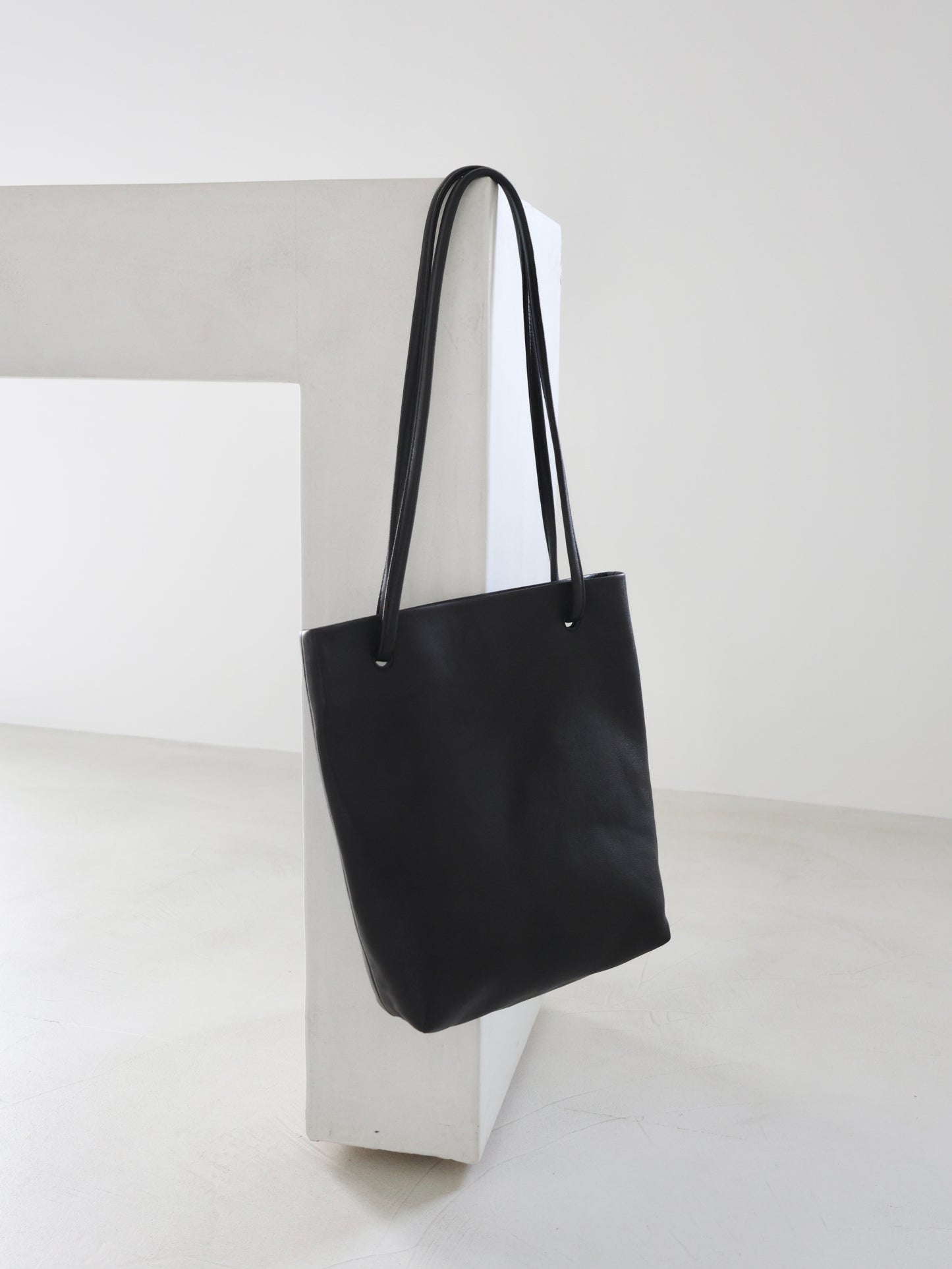 [ SAMPLE SALE ] Adèle | Minimal leather bag