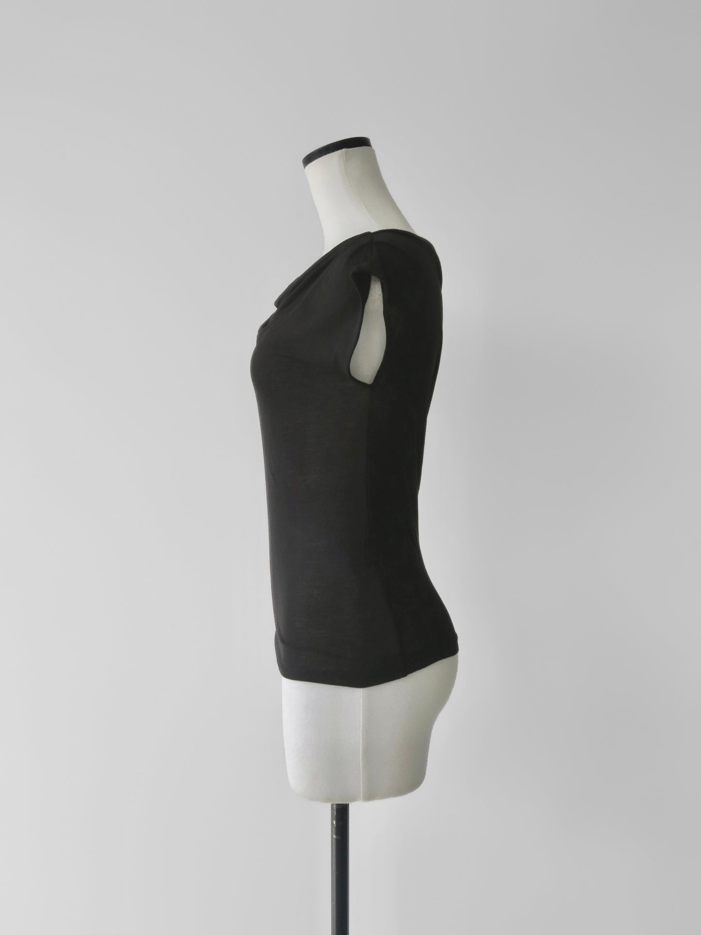 Romy | Drape off shoulder top