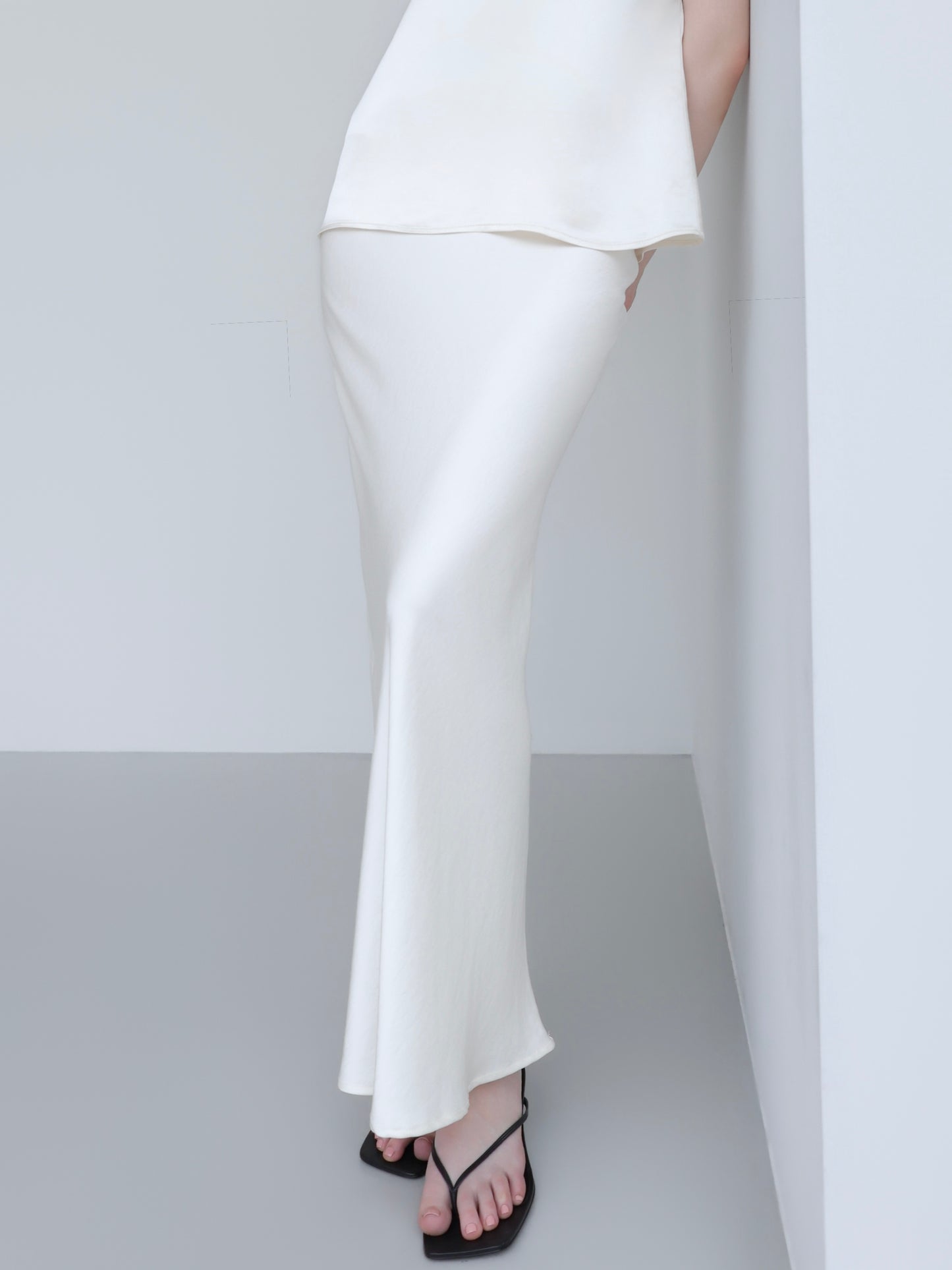 Lulà | Satin sleek maxi skirt