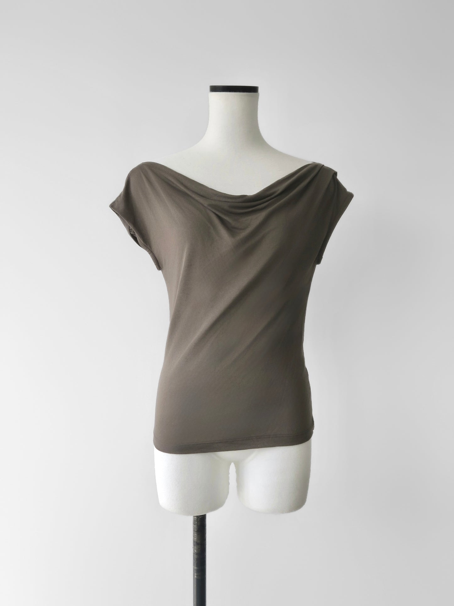 Romy | Drape off shoulder top