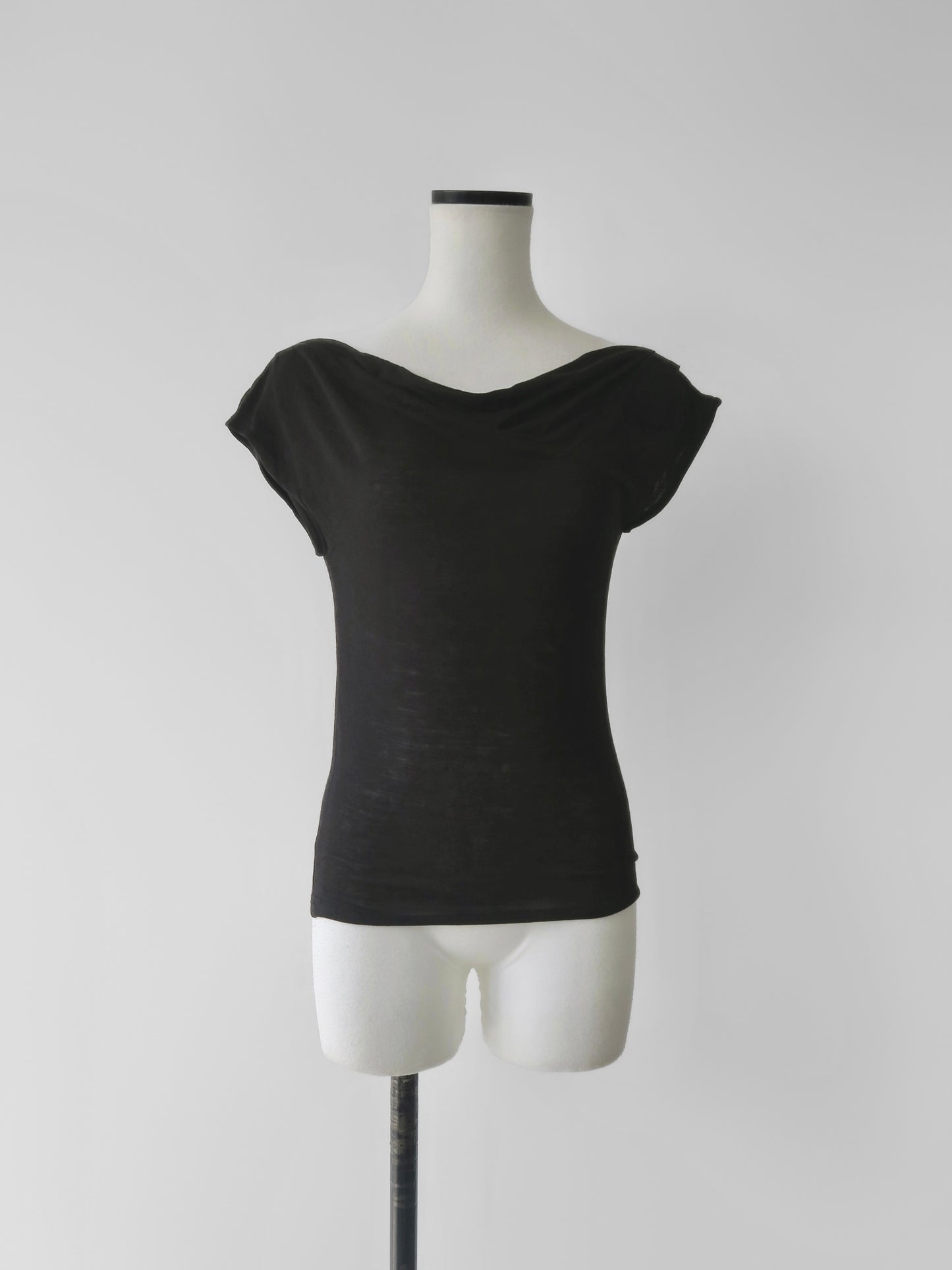 Romy | Drape off shoulder top