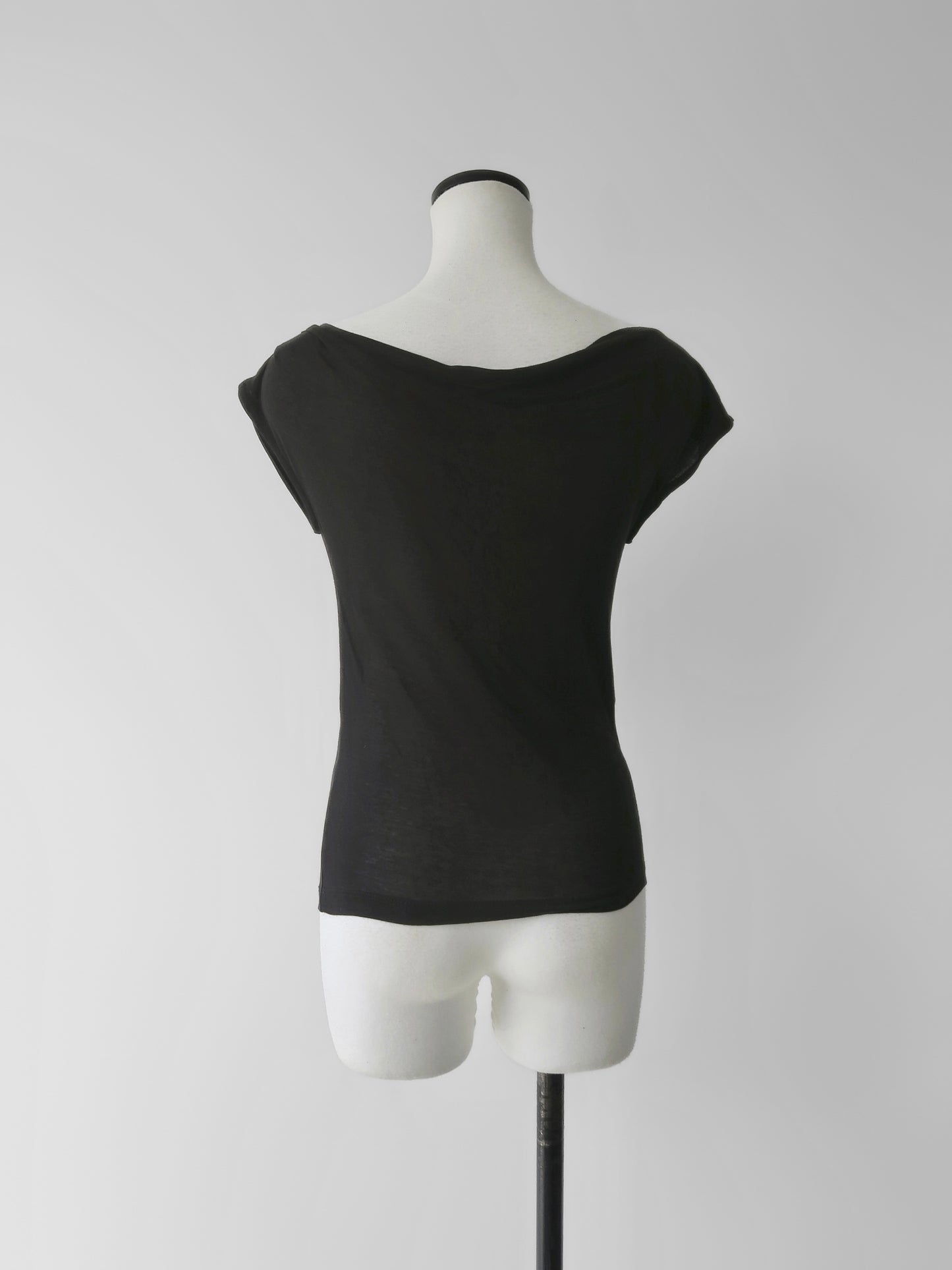 Romy | Drape off shoulder top