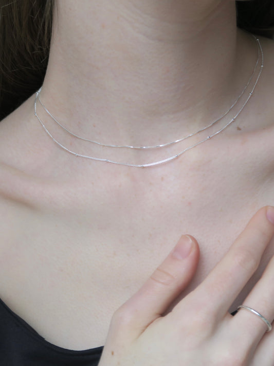 dot thin necklace