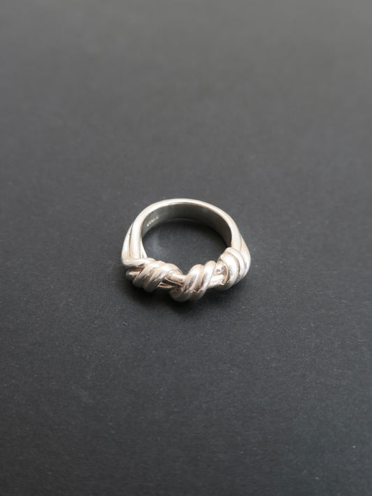 twist loop ring