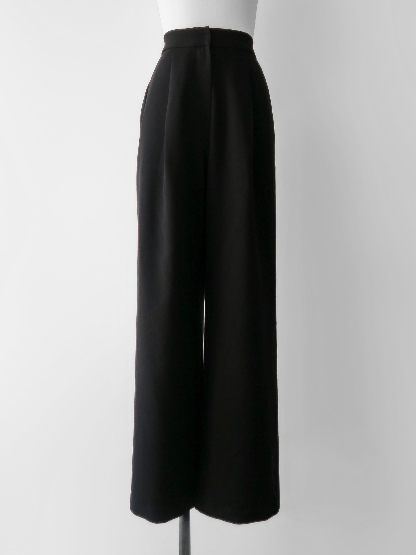 Lou | Single tuck banding pants
