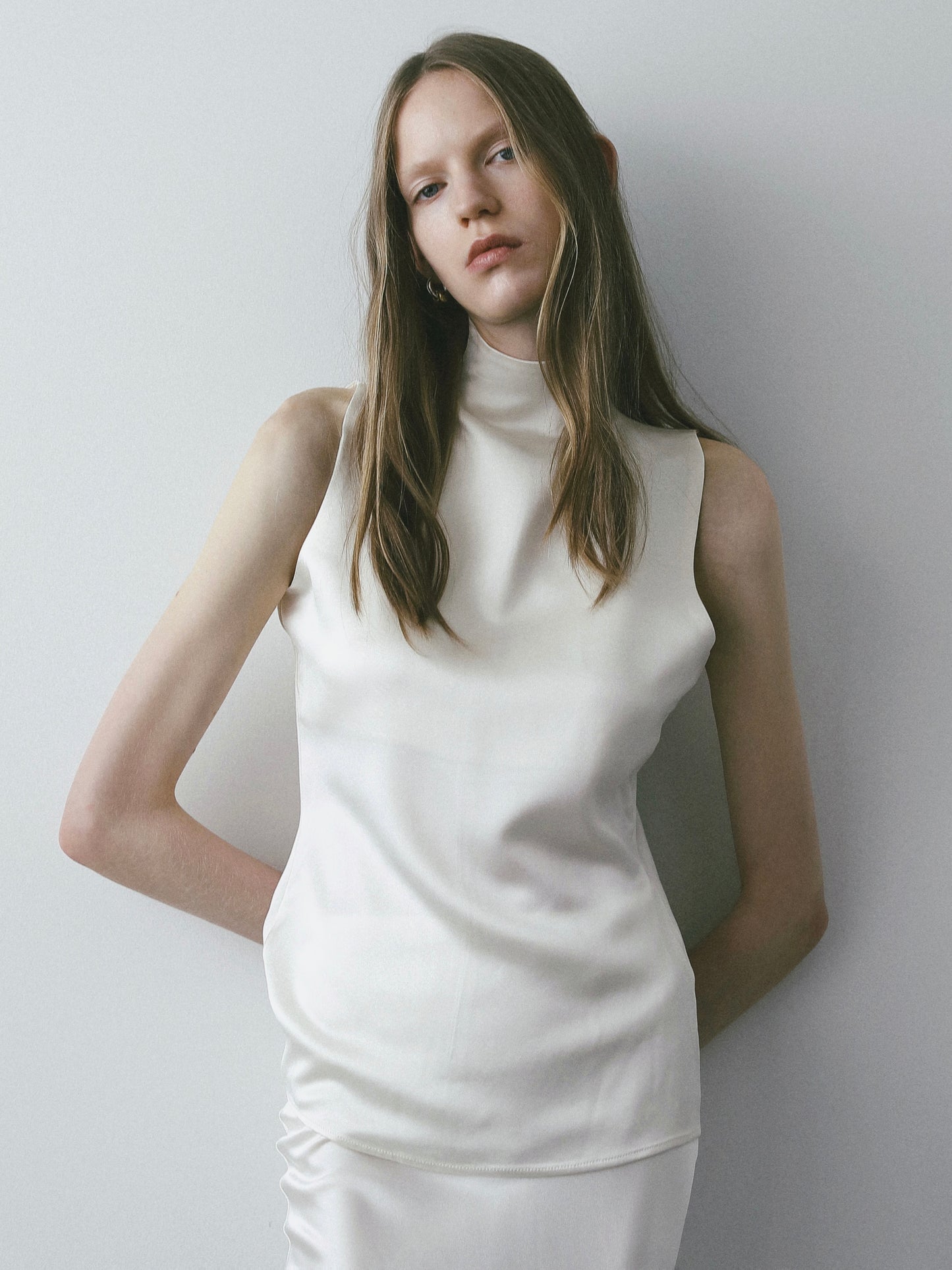 Lulà | Satin high neck sleeveless top